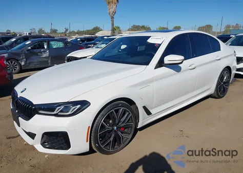 2021 BMW 530E из США, поврежденный, VIN WBA13AG00MCG65301